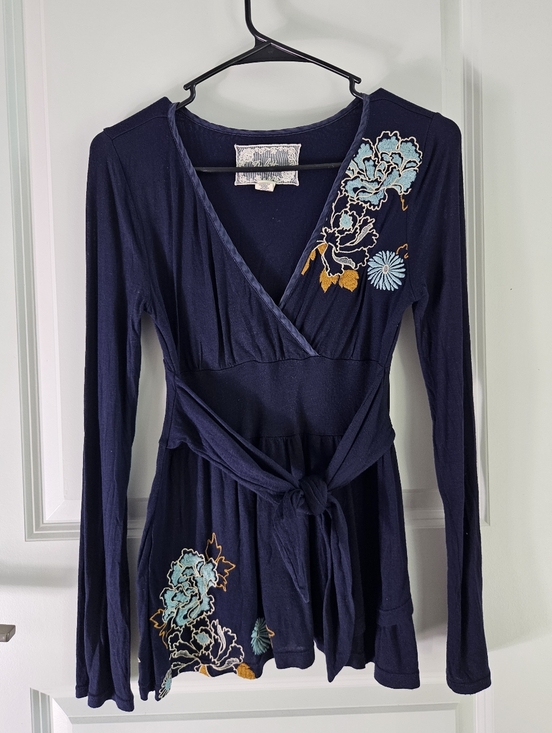 Deletta Tops - Anthropologie Y2K/Early 2000's Deletta floral embroidered wrap tie top in navy